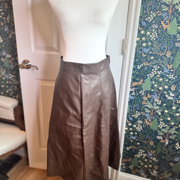 Dresses & Skirts - Elegant Brown Leather Skirt​